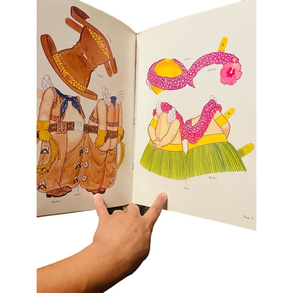 Tom Tierney Cupie paper Dolls in full color . - Picture 4 of 8